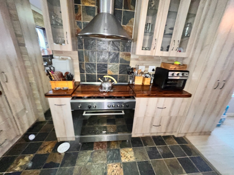 4 Bedroom Property for Sale in Noorsekloof Eastern Cape